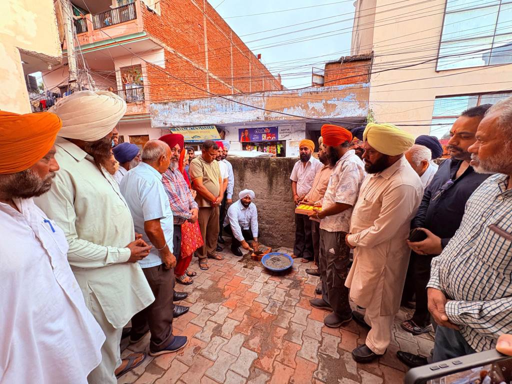 MLA Kulwant Singh dedicated a Dharamshala built at a cost of Rs 40 lakh to the people of the Valmik community